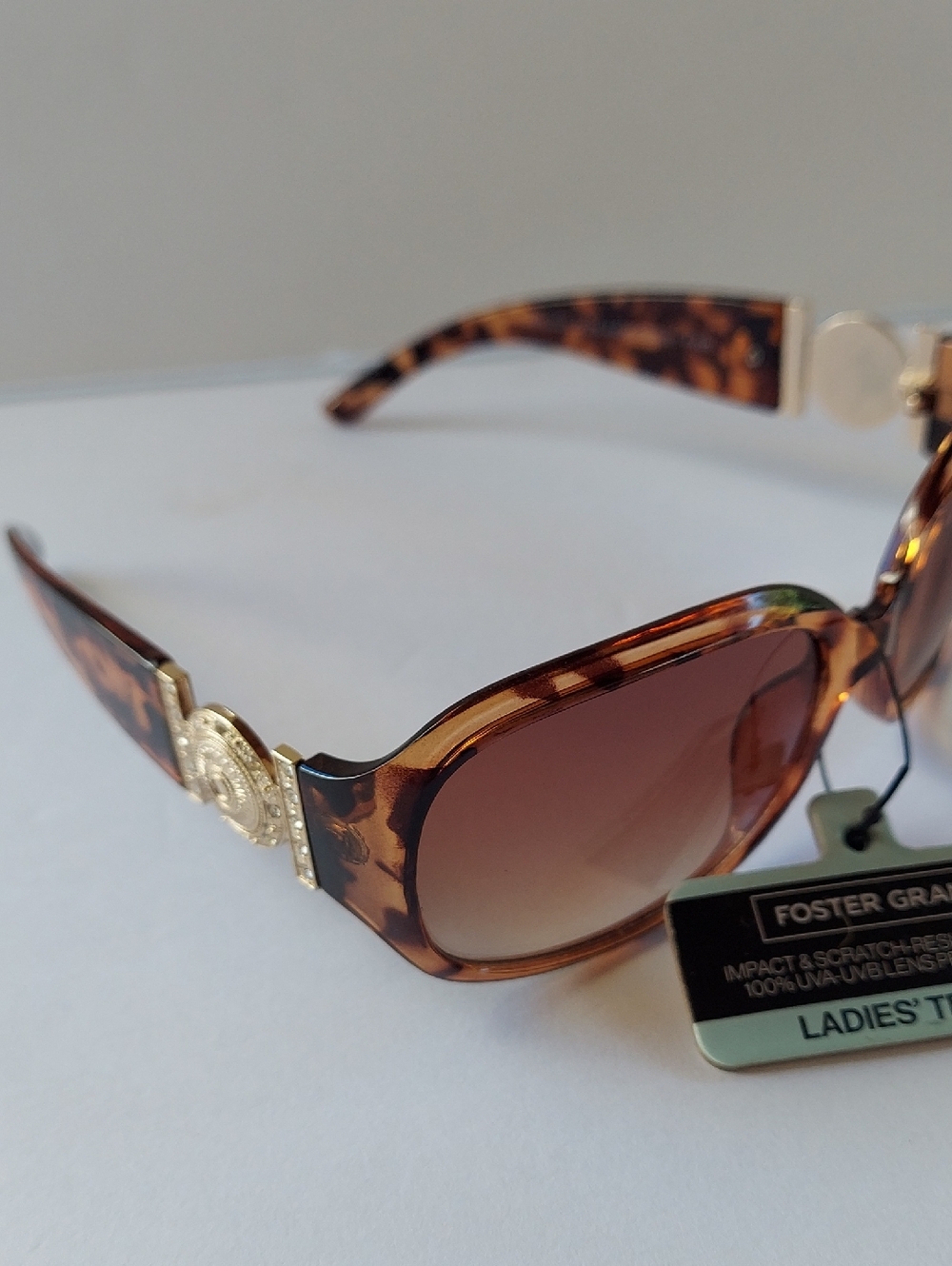 NWT Foster Grant Tortoiseshell Frame Sunglasses with Brown Gradient Lenses - Picture 3 of 6